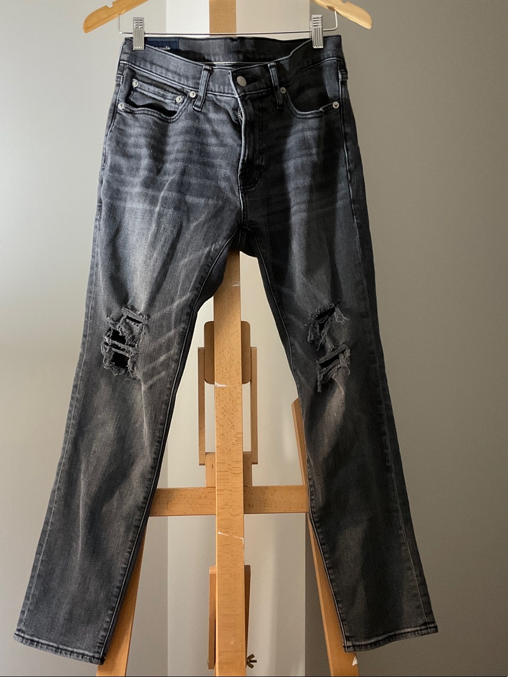 Abercrombie & Fitch Men’s Black Distressed Jeans | W 30 L 32